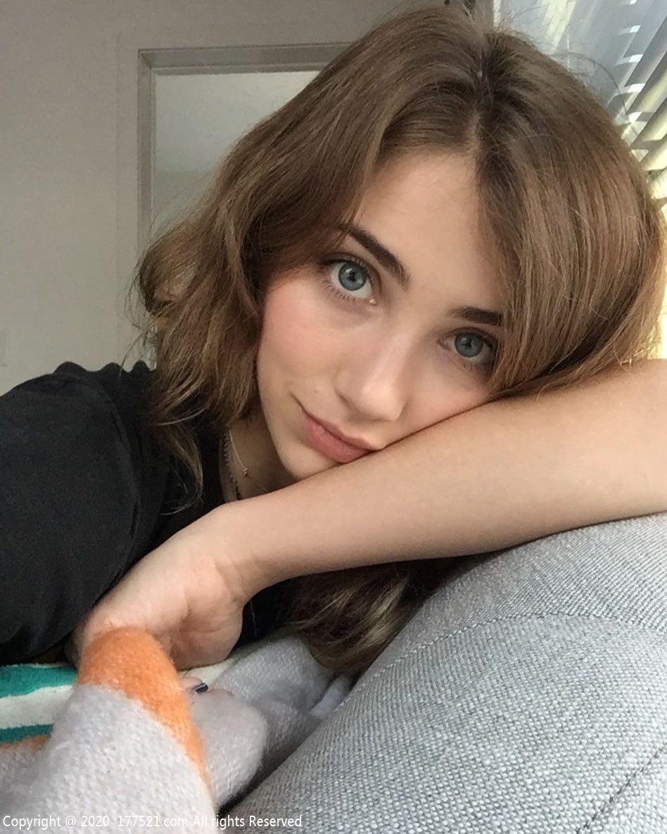 Emily Rudd(埃米莉·拉德)女神个人写真系列作品详细最新动态