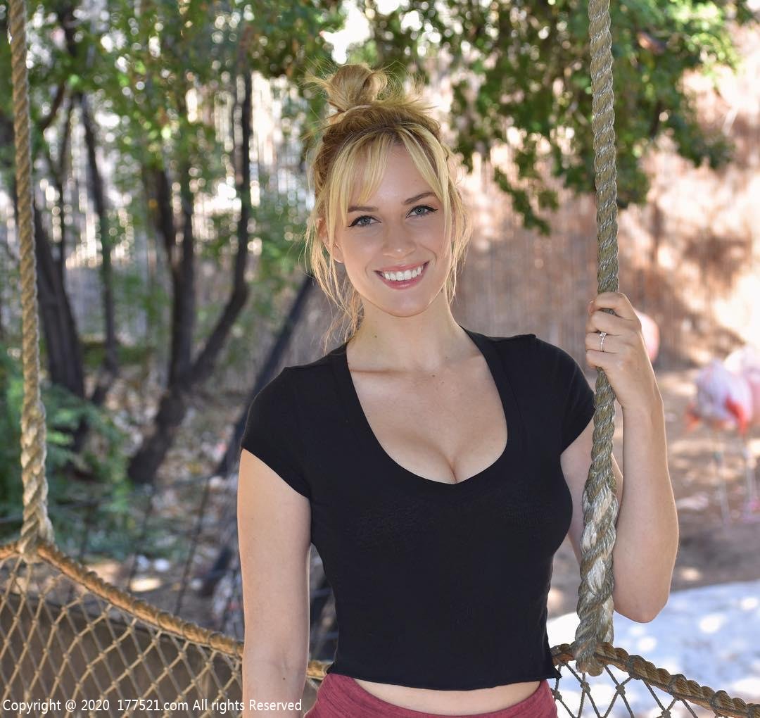 Paige Spiranac(佩奇·施皮雷纳克)女神个人写真系列作品详细最新动态